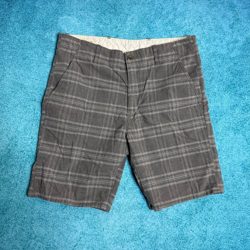 Levi's Shorts Size 36 Plaid Casual 99% Cotton Gray Inseam 9 Inches